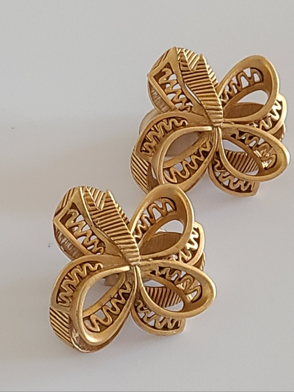 Vintage Oscar De La Renta Couture Bow Clip On Earrings Textured 3D Designer Nice